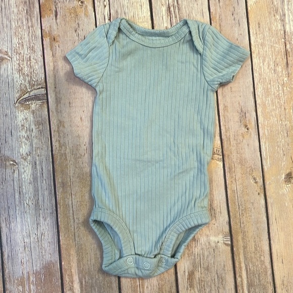Baby Girls Newborn Ribbed Onesies- Dusty Rose and Dusty Green - Picture 5 of 6